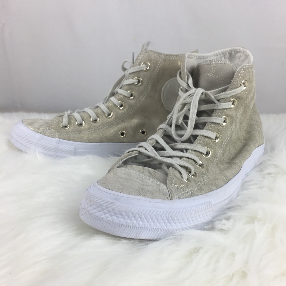 All Star Converse Women’s Size 9